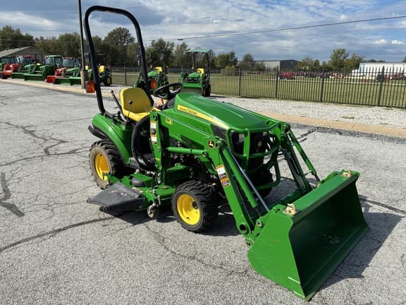 Image of John Deere 1023E equipment image 3