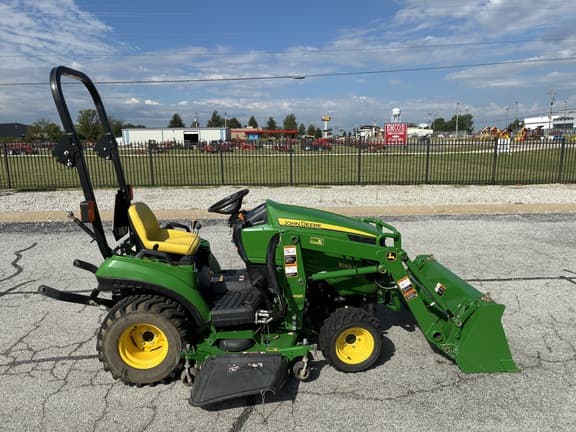 Image of John Deere 1023E equipment image 4
