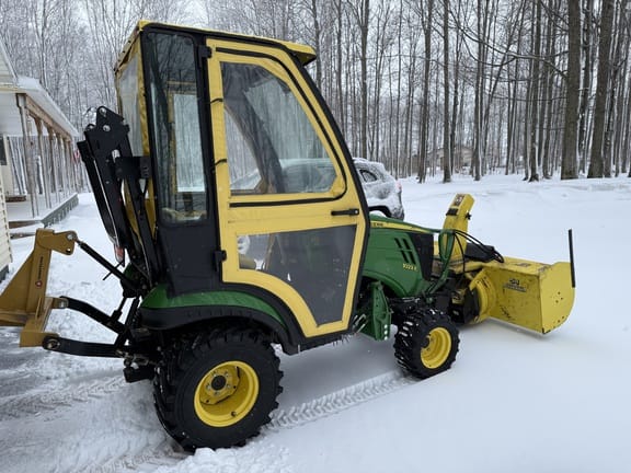 2012 John Deere 1023E Equipment Image0