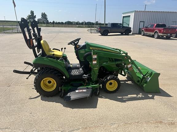 Image of John Deere 1023E equipment image 4