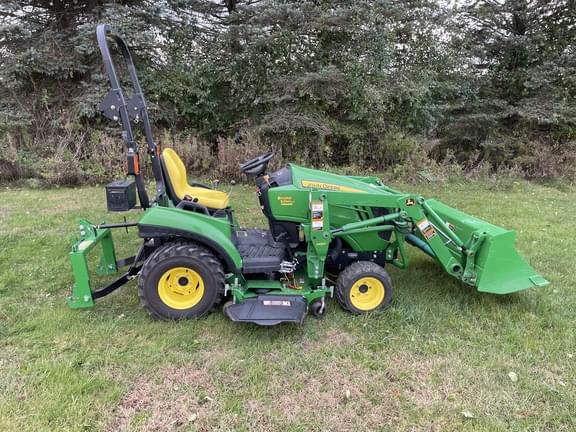 Image of John Deere 1023E equipment image 4