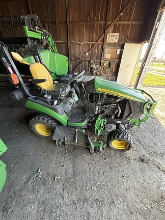 Image of John Deere 1026R equipment image 3