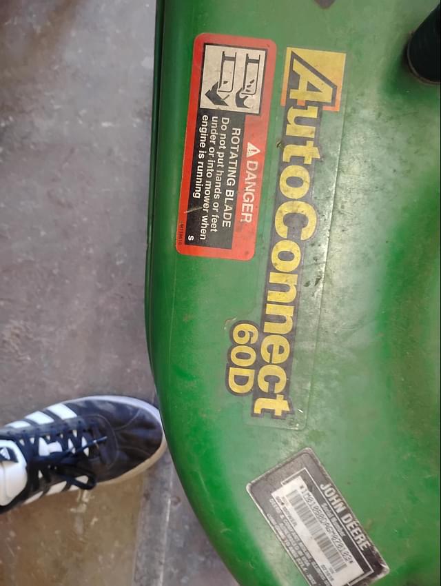 Image of John Deere 1026R equipment image 4