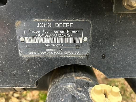 Image of John Deere 1026R equipment image 4