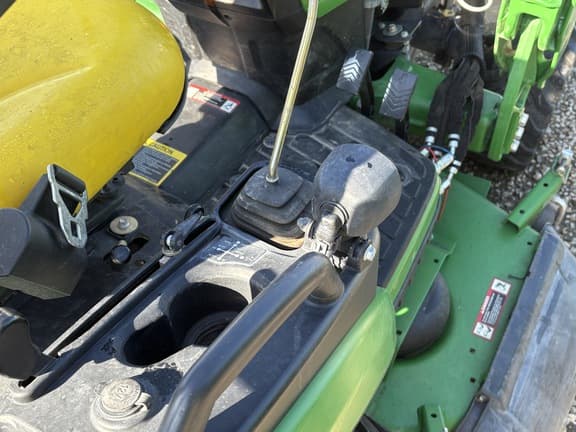 Image of John Deere 1026R equipment image 4