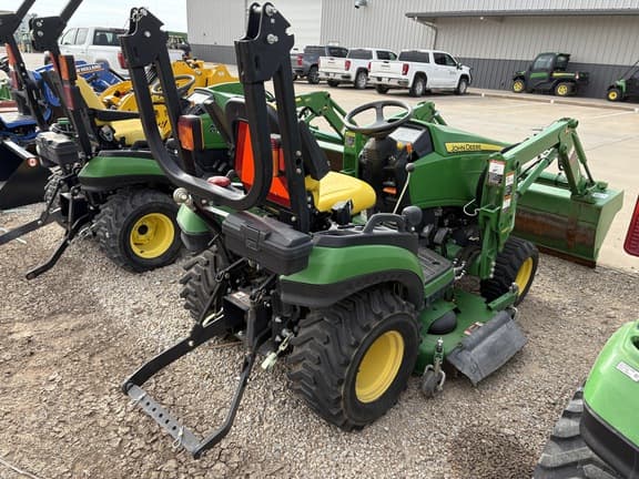 Image of John Deere 1026R equipment image 3