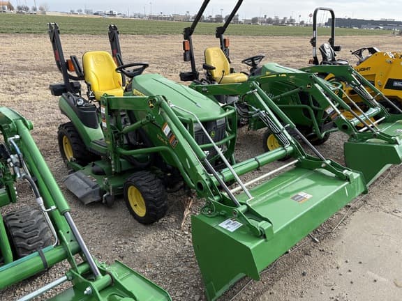 Image of John Deere 1026R equipment image 4