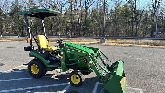 Image of John Deere 1026R equipment image 3