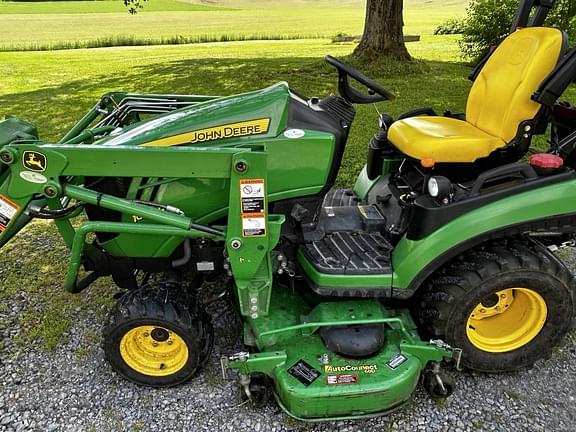 Image of John Deere 1026R equipment image 4