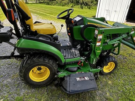 Image of John Deere 1026R equipment image 2