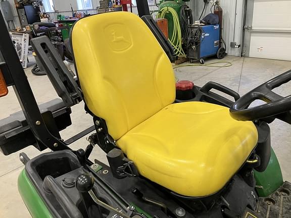 Image of John Deere 1026R equipment image 3