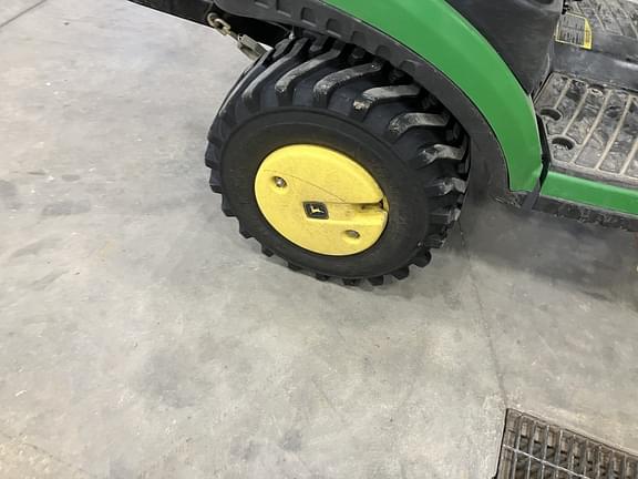Image of John Deere 1026R equipment image 4