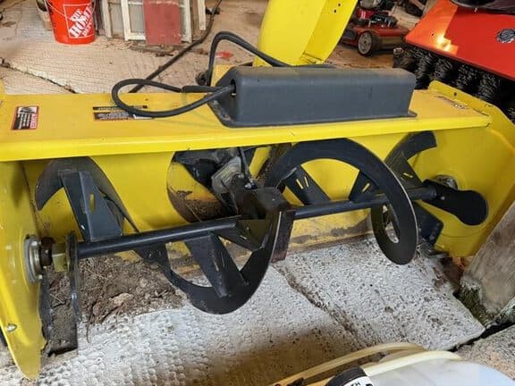 Image of John Deere 1026R equipment image 4