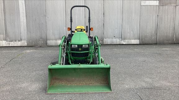 Image of John Deere 1026R equipment image 4