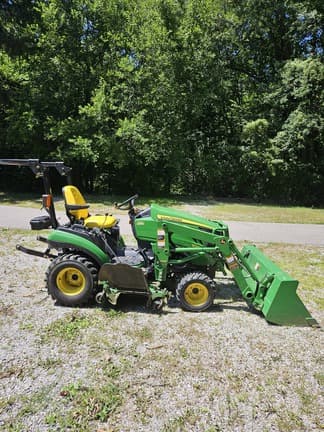 Image of John Deere 1026R equipment image 3