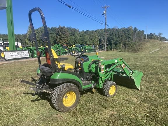 Image of John Deere 1026R equipment image 2