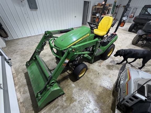 Image of John Deere 1026R equipment image 3