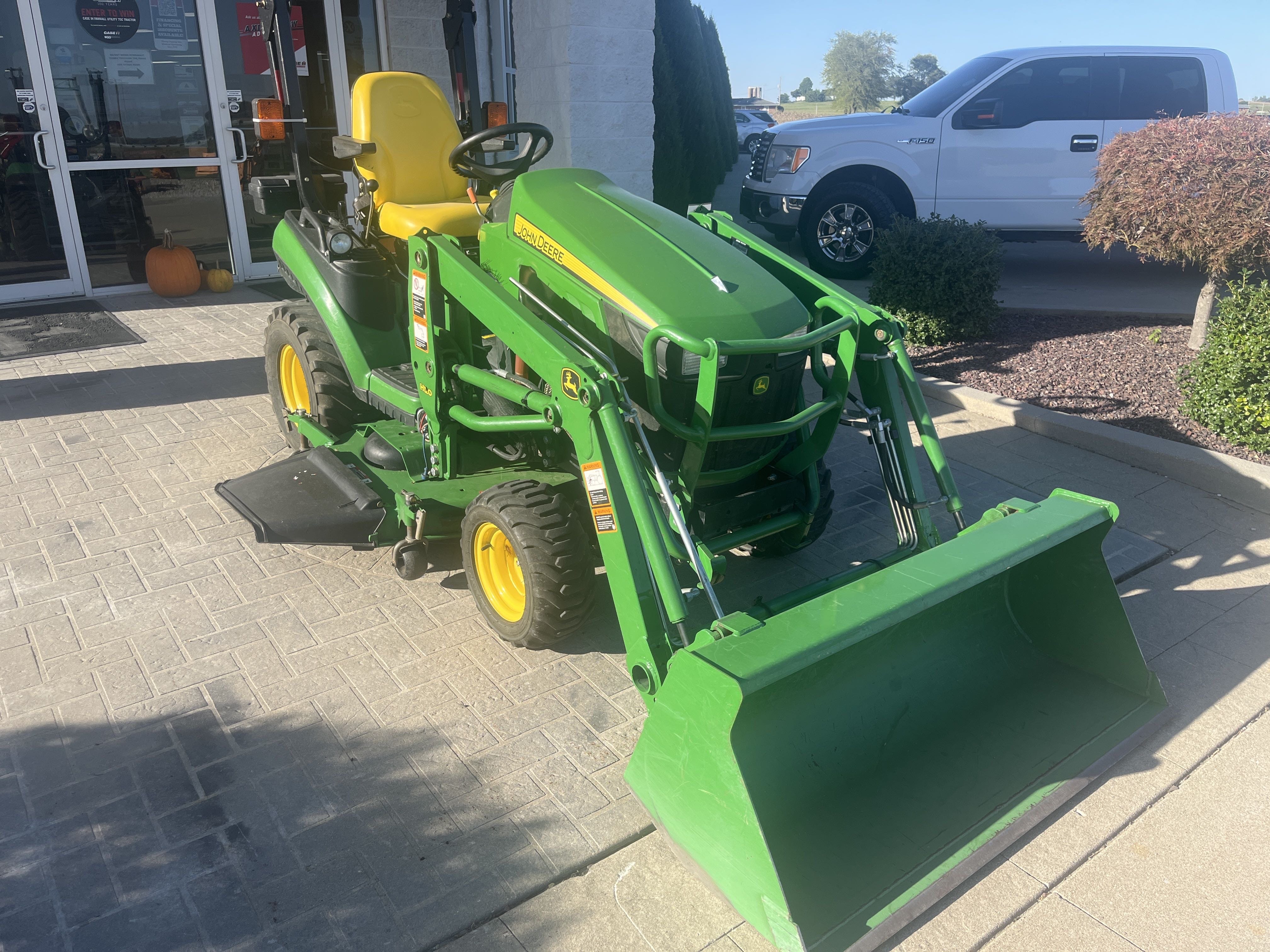 Main image John Deere 1026R