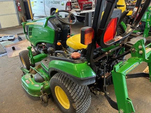 Image of John Deere 1026R equipment image 3