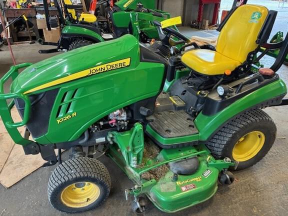 Image of John Deere 1026R equipment image 4