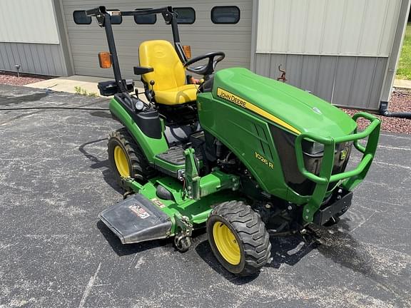 Image of John Deere 1026R equipment image 3