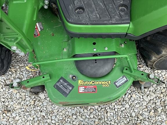 Image of John Deere 1026R equipment image 3