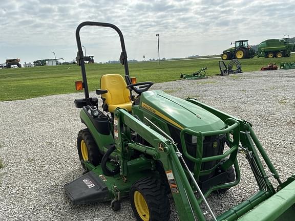 Image of John Deere 1026R equipment image 4