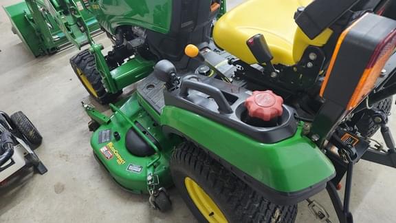 Image of John Deere 1026R equipment image 3