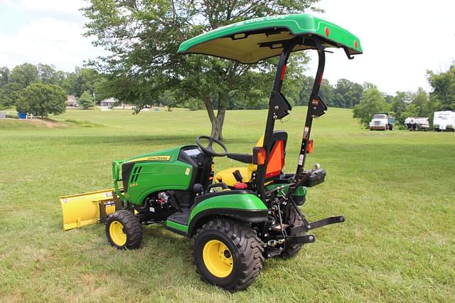 Image of John Deere 1026R equipment image 4