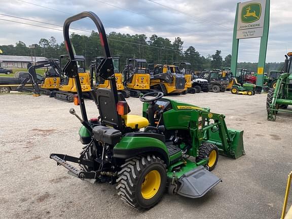 Image of John Deere 1026R equipment image 4