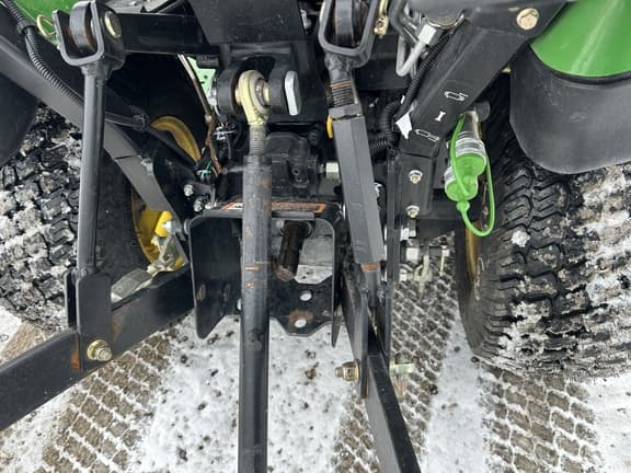 Image of John Deere 1026R equipment image 4