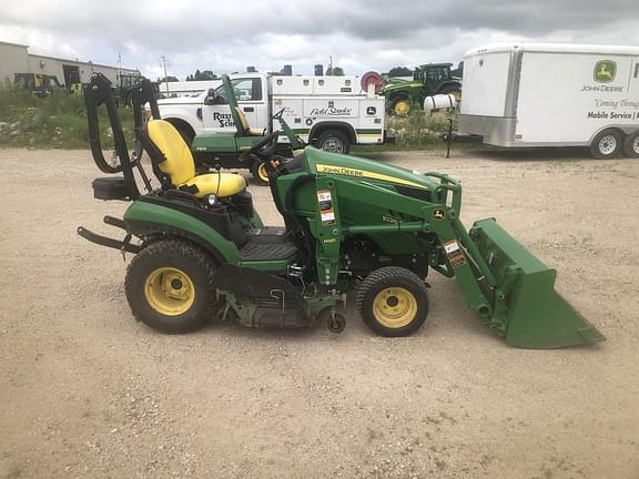 Image of John Deere 1026R equipment image 3