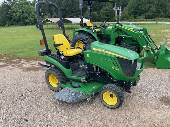 Image of John Deere 1026R equipment image 3