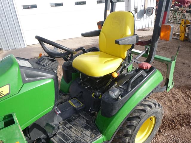 Image of John Deere 1026R equipment image 4