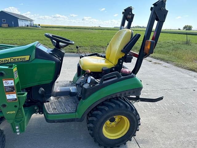 Image of John Deere 1026R equipment image 3