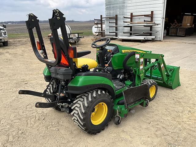 Image of John Deere 1026R equipment image 4