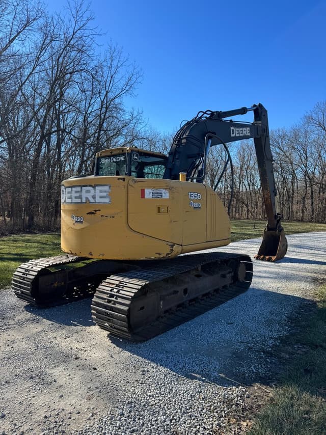 Image of John Deere 135D equipment image 4