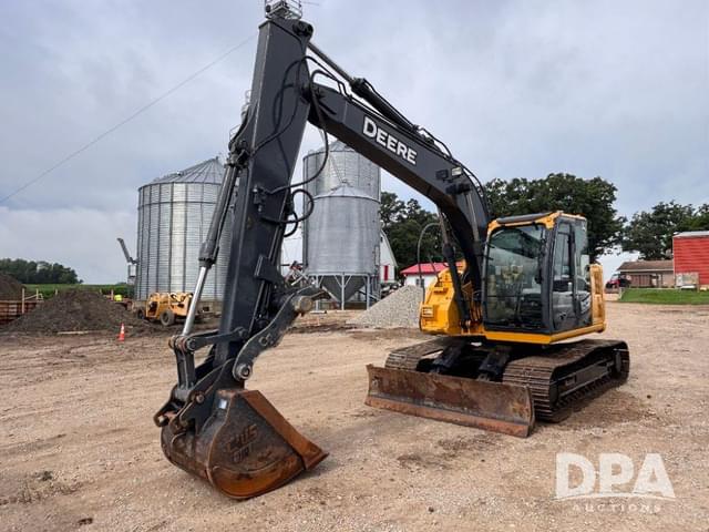 Image of John Deere 135D equipment image 1