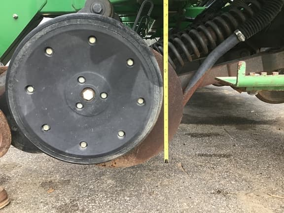 Image of John Deere 1590 equipment image 4