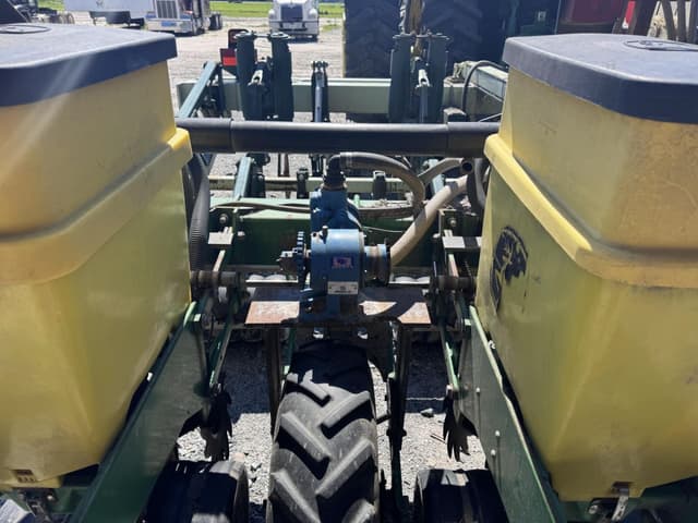 Image of John Deere 1700 equipment image 4