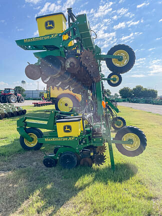 Image of John Deere 1720 equipment image 3