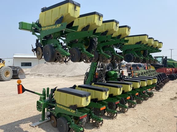 Image of John Deere 1720 equipment image 1