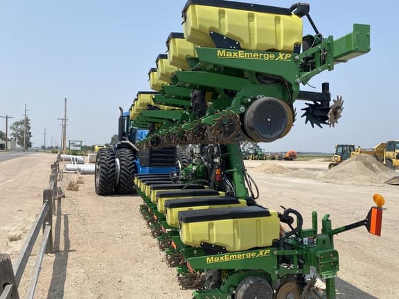 Image of John Deere 1720 equipment image 2