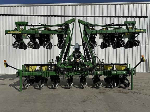 Image of John Deere 1720 equipment image 4