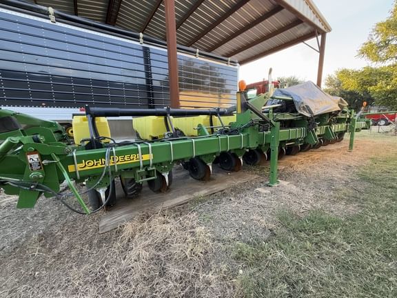 2012 John Deere 1720 Equipment Image0