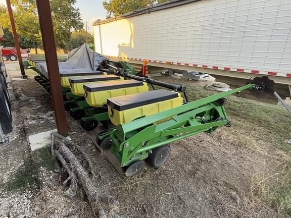 Image of John Deere 1720 equipment image 4