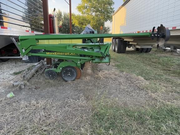 Image of John Deere 1720 equipment image 3