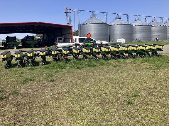 Image of John Deere 1720 equipment image 2