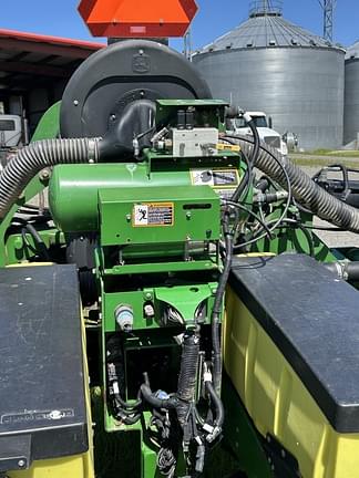 Image of John Deere 1720 equipment image 4