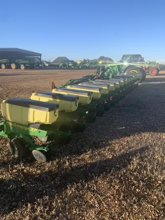 Main image John Deere 1720